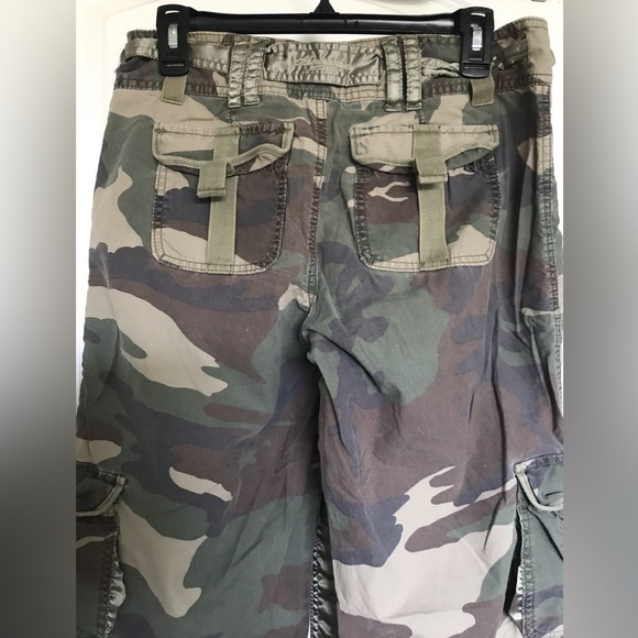 Abercrombie size 2 Camouflage Cargo Pants lots of beautiful details Pockets - Picture 4 of 16